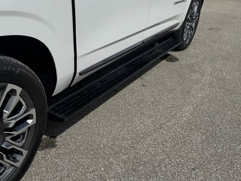 Used 2023 GMC Yukon XL Denali Ultimate image 11