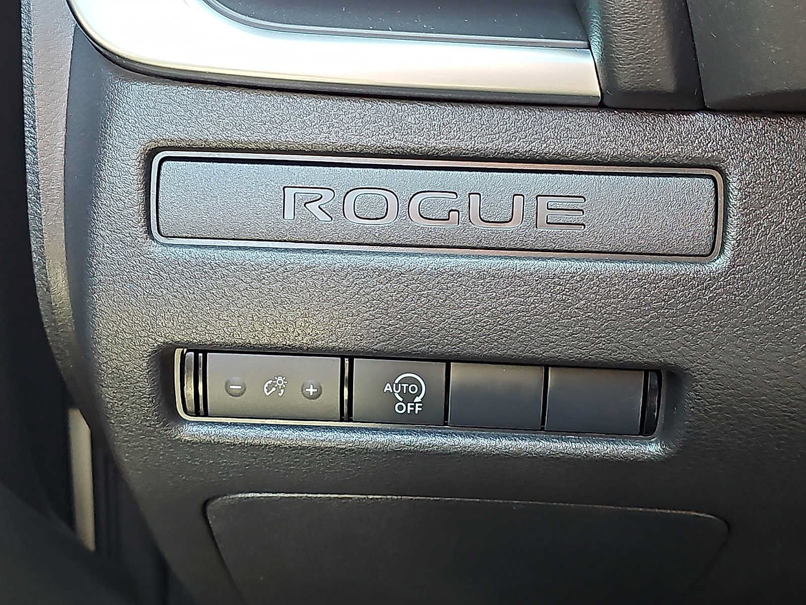 Used 2025 Nissan Rogue S AWD/4WD image 25