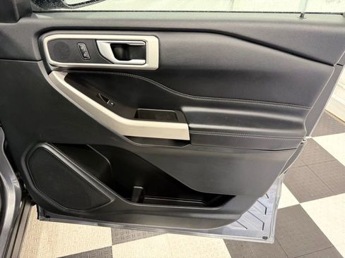 Used 2022 Ford Explorer XLT w/ Equipment Group 202A image 24