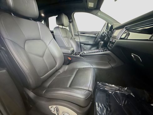 Used 2024 Porsche Macan image 29