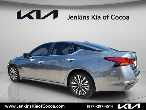 Used 2023 Nissan Altima 2.5 SV FWD image 8