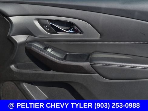 Used 2023 Chevrolet Traverse LT FWD image 14