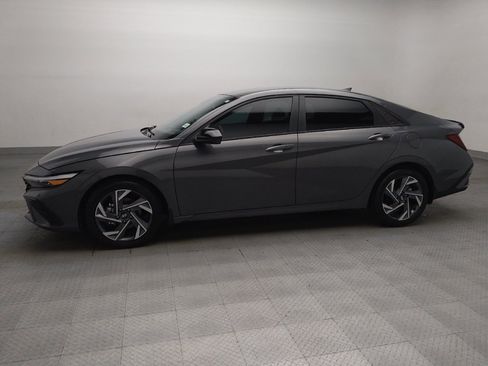 Used 2025 Hyundai Elantra Sport FWD image 2