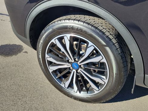 Certified 2022 Ford Escape SE w/ SE Sport Appearance Package image 5