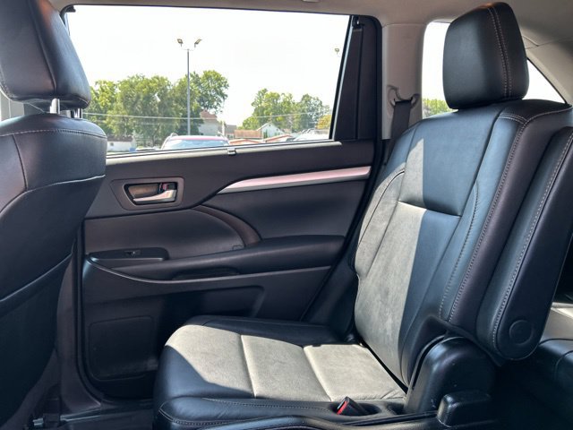 Used 2018 Toyota Highlander XLE AWD/4WD image 20