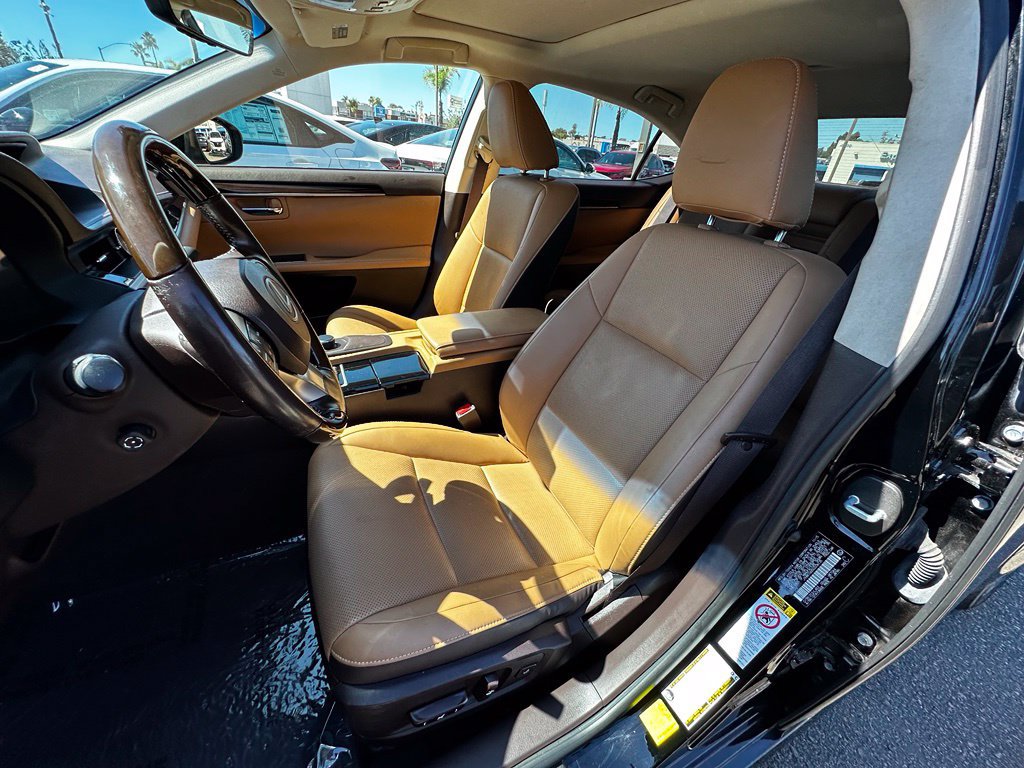 Used 2016 Lexus ES 350 w/ Premium Package w/Wood Trim FWD image 25