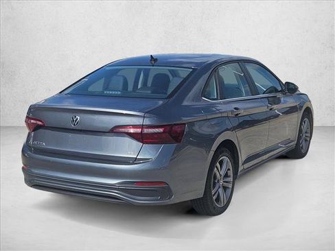 Used 2024 Volkswagen Jetta SE FWD image 5