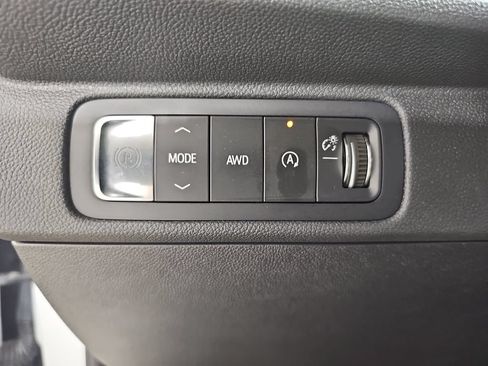 Used 2025 Chevrolet Traverse LT AWD/4WD image 33