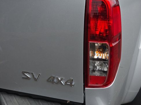 Used 2019 Nissan Frontier SV image 29