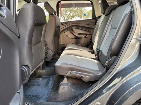 Used 2019 Ford Escape S image 5