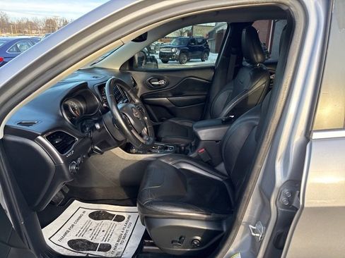 Used 2020 Jeep Cherokee Limited image 25