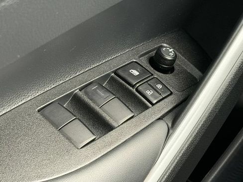 Certified 2026 Toyota Corolla Cross LE FWD image 33