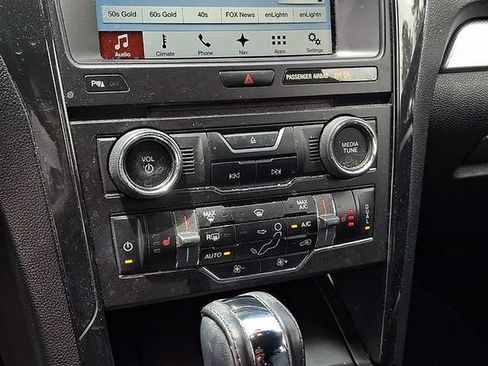Used 2017 Ford Explorer XLT w/ Equipment Group 202A FWD image 11