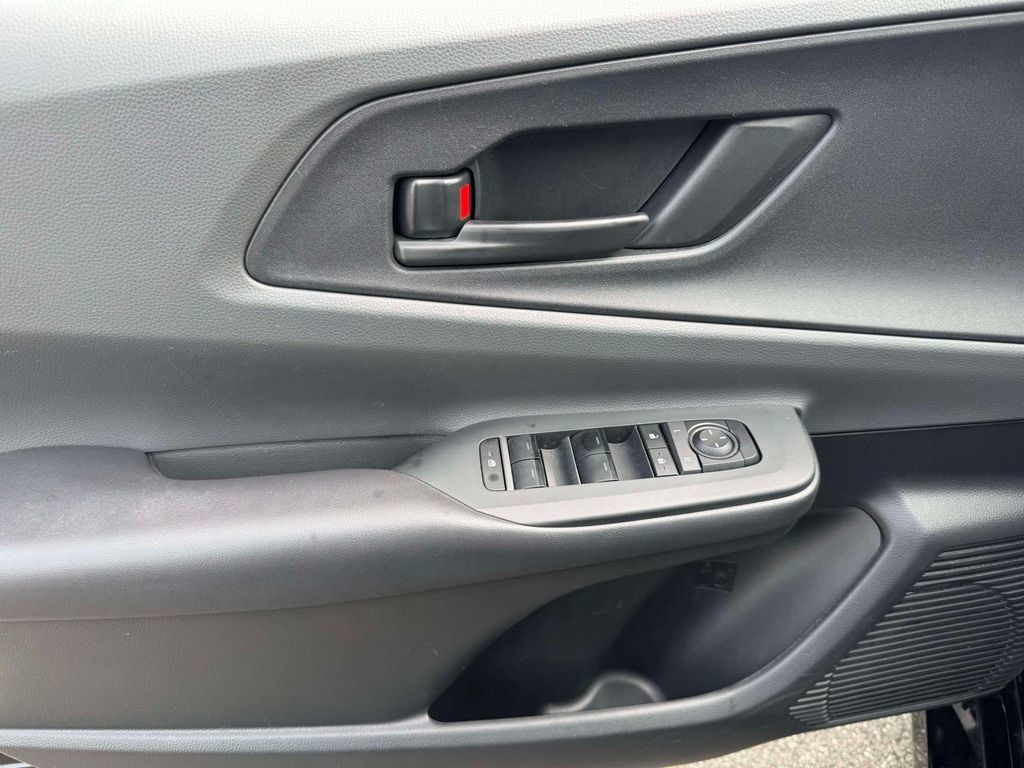 Used 2025 Toyota Prius LE FWD image 18