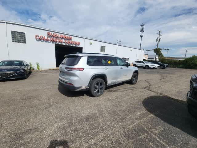 Used 2024 Jeep Grand Cherokee L Altitude AWD/4WD image 12
