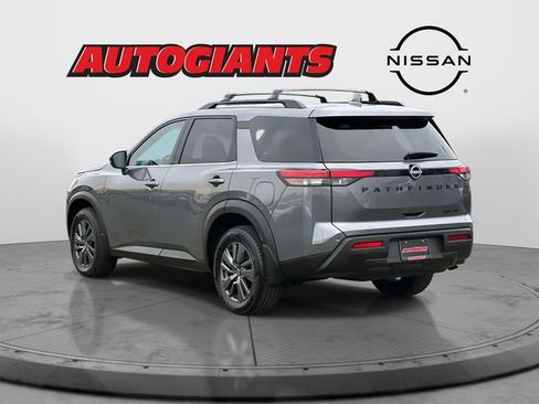 Used 2024 Nissan Pathfinder SV w/ Black Appearance Package image 5