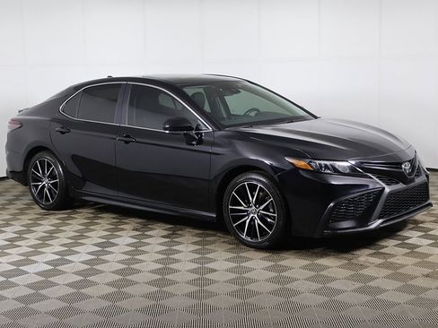 Used 2024 Toyota Camry SE image 2