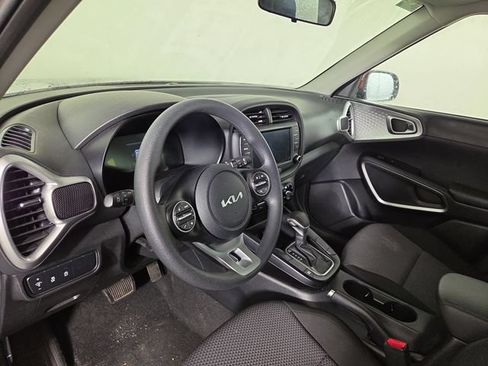 Certified 2025 Kia Soul LX w/ LX Technology Package FWD image 13