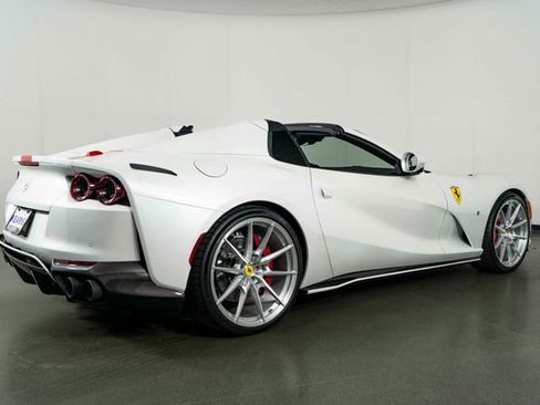 Used 2022 Ferrari 812 GTS RWD image 8