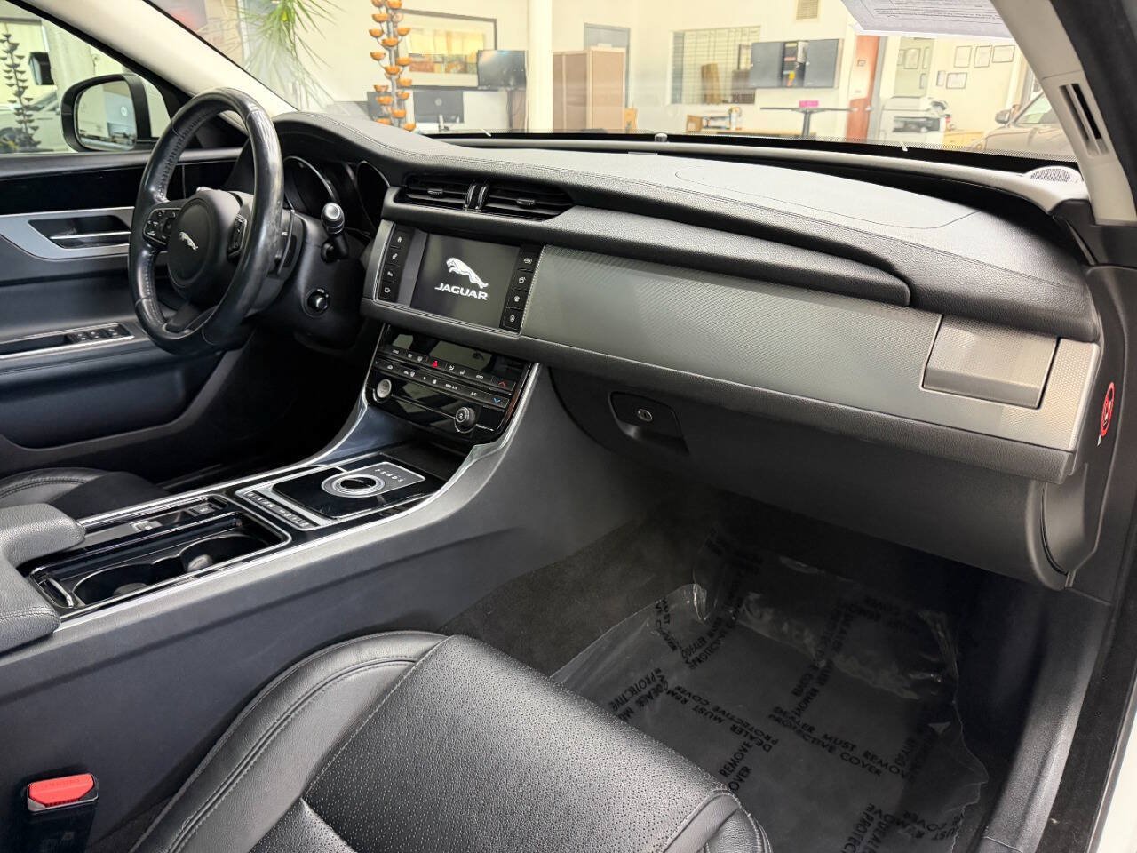 Used 2016 Jaguar XF Prestige AWD/4WD image 18