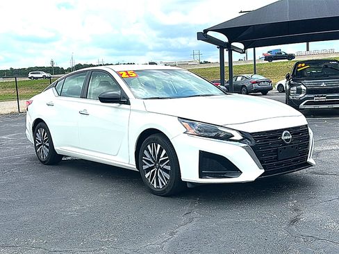Used 2025 Nissan Altima 2.5 SV FWD image 10