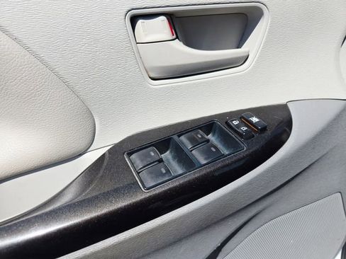 Used 2014 Toyota Sienna LE image 36