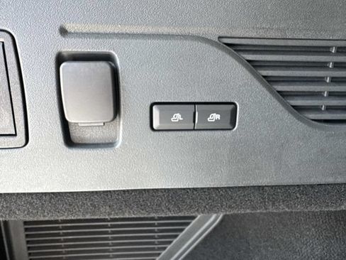 Used 2025 Lincoln Nautilus Premier AWD/4WD image 14
