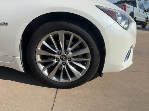 Used 2019 INFINITI Q50 Luxe w/ Essential Package (3.0T Luxe) AWD/4WD image 9