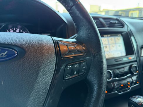Used 2018 Ford Explorer XLT FWD image 16