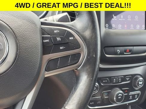 Used 2020 Jeep Cherokee Latitude Plus w/ Cold Weather Group AWD/4WD image 17