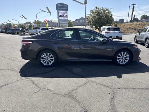 Used 2019 Toyota Camry LE w/ Convenience Package FWD image 6