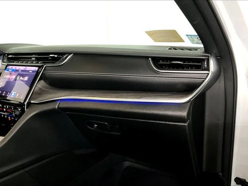 Used 2025 Jeep Grand Cherokee Overland w/ Trailer Tow Package image 18