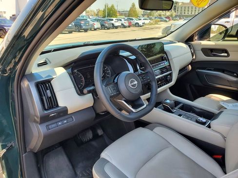 Used 2023 Nissan Pathfinder SL AWD/4WD image 17