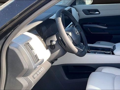 New 2026 Nissan Pathfinder SL w/ SL Premium Package FWD image 7