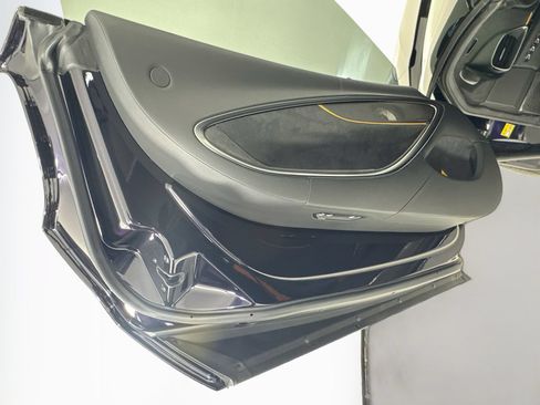 Used 2025 McLaren Artura Spider RWD image 15