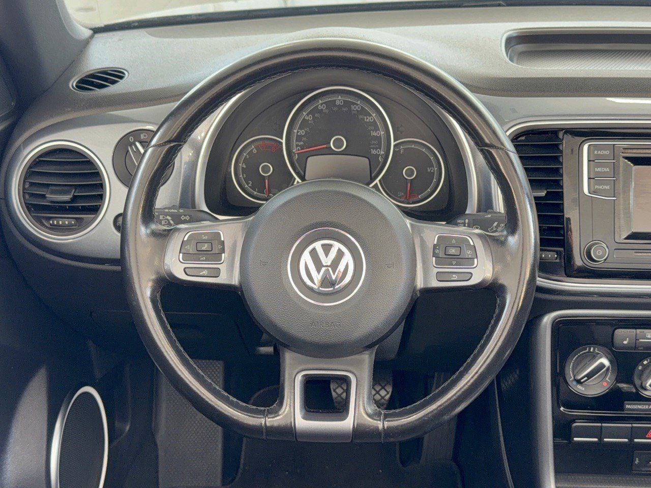 Used 2018 Volkswagen Beetle 2.0T FWD image 10