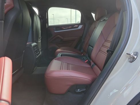 Certified 2025 Porsche Cayenne S AWD/4WD image 19