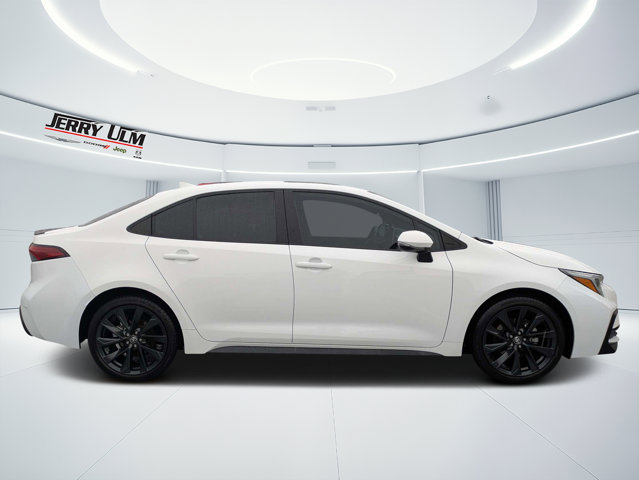 Used 2024 Toyota Corolla XSE FWD image 2
