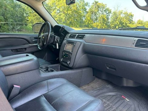 Used 2013 Chevrolet Avalanche LT image 13