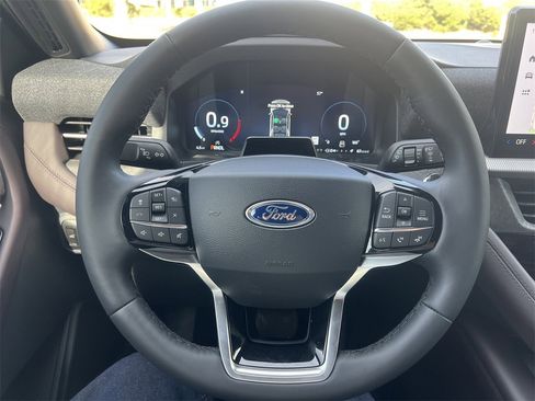 New 2026 Ford Explorer Platinum image 10