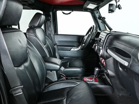 Used 2016 Jeep Wrangler Unlimited Sahara w/ Connectivity Group image 20