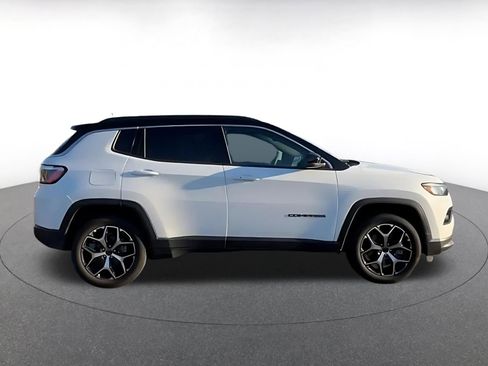 Used 2025 Jeep Compass Limited image 16