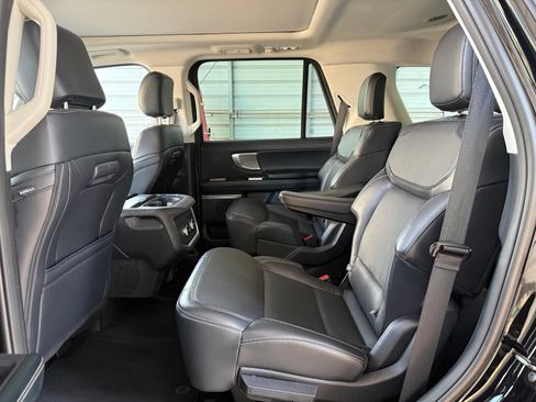 Used 2025 Ford Expedition Platinum AWD/4WD image 20