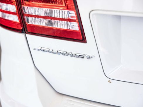Used 2018 Dodge Journey SE FWD image 15