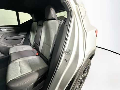 Used 2025 Volvo XC40 B5 Core image 26