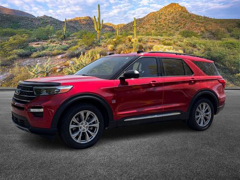 Used 2023 Ford Explorer XLT w/ Equipment Group 202A image 6