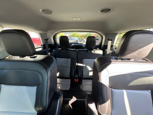 Used 2024 Ford Explorer XLT w/ Equipment Group 202A AWD/4WD image 20