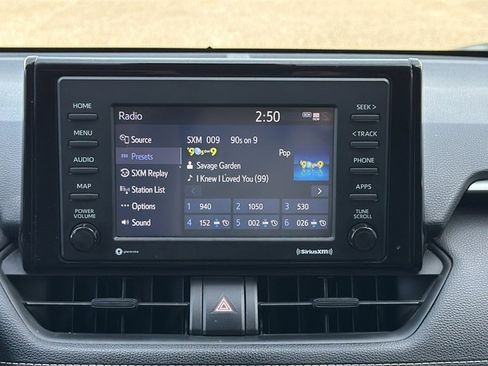 Used 2021 Toyota RAV4 LE image 19