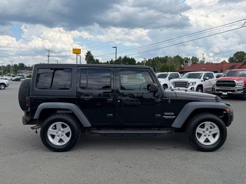 Used 2015 Jeep Wrangler Unlimited Sport w/ Quick Order Package 24S AWD/4WD image 2