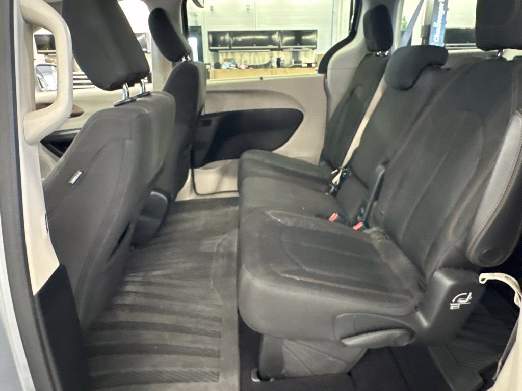 Used 2018 Chrysler Pacifica Touring Plus w/ Tire & Wheel Group FWD image 22